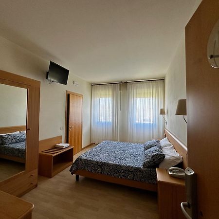 Hotel Ponte Molo Порто Толе Екстериор снимка