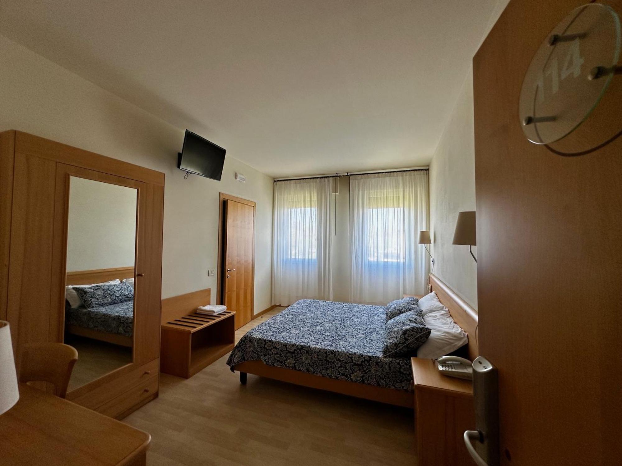 Hotel Ponte Molo Порто Толе Екстериор снимка