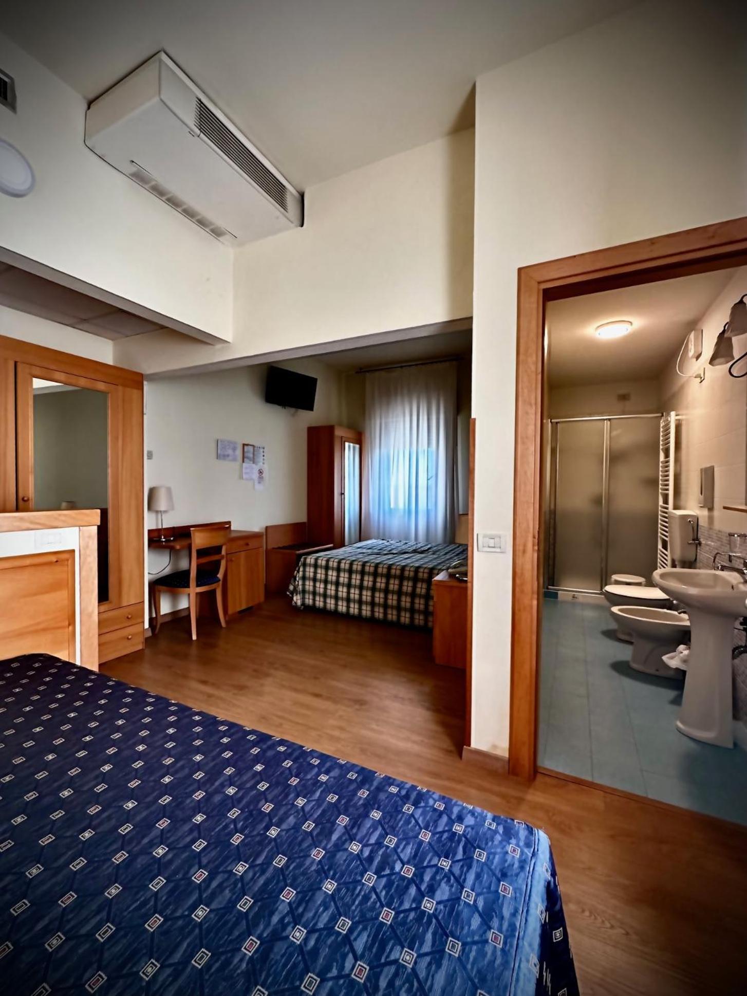 Hotel Ponte Molo Порто Толе Екстериор снимка