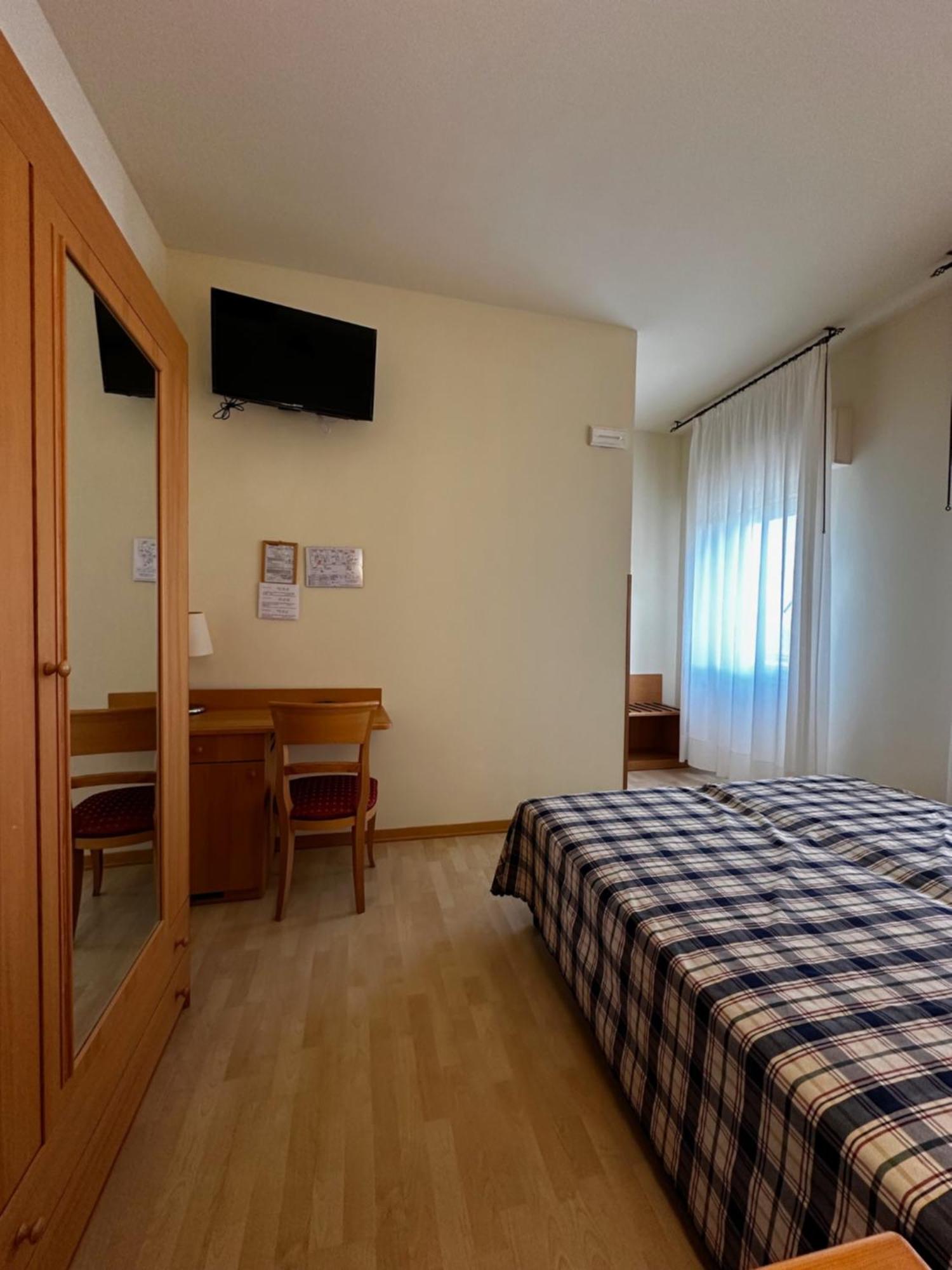 Hotel Ponte Molo Порто Толе Екстериор снимка