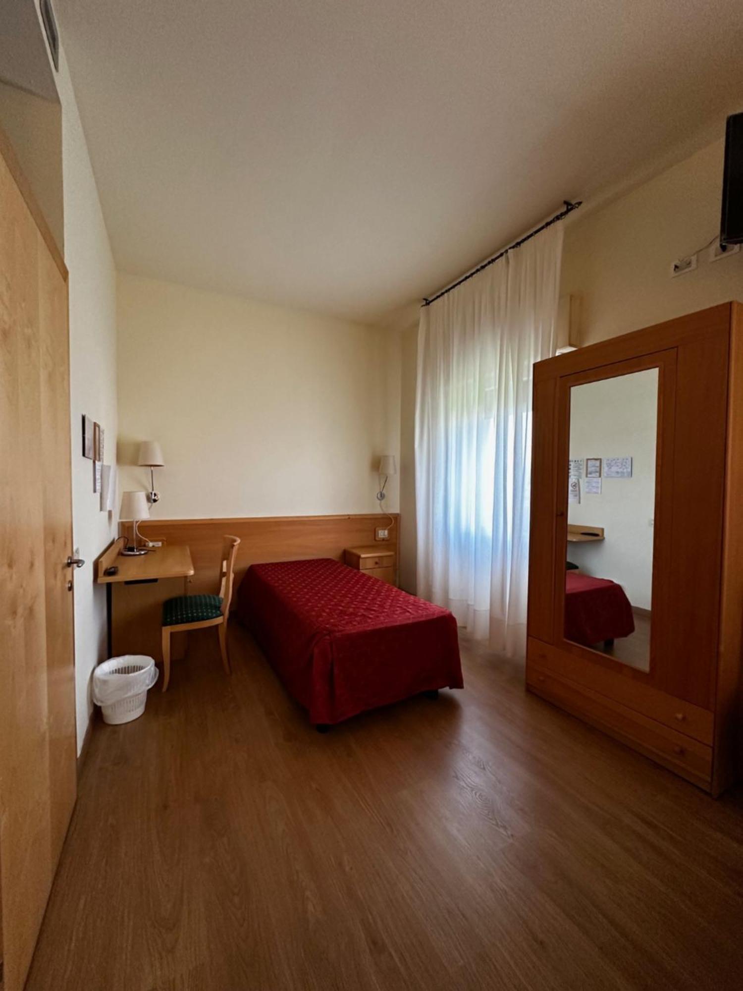 Hotel Ponte Molo Порто Толе Екстериор снимка