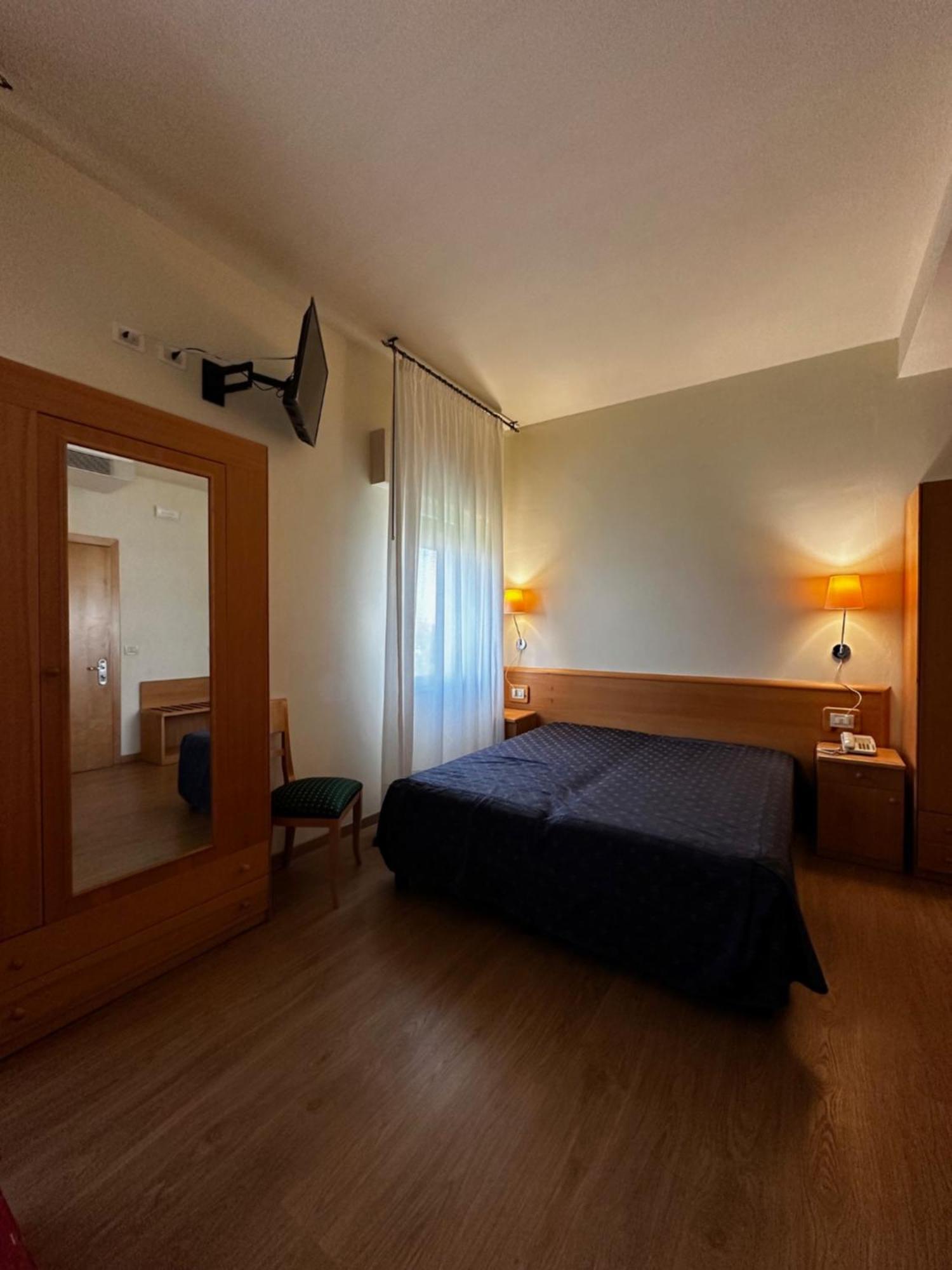 Hotel Ponte Molo Порто Толе Екстериор снимка