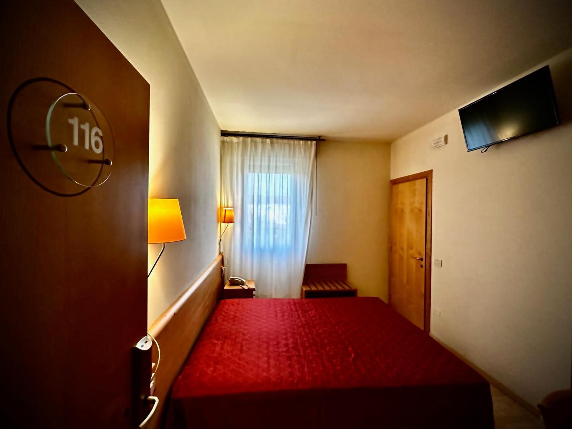 Hotel Ponte Molo Порто Толе Екстериор снимка