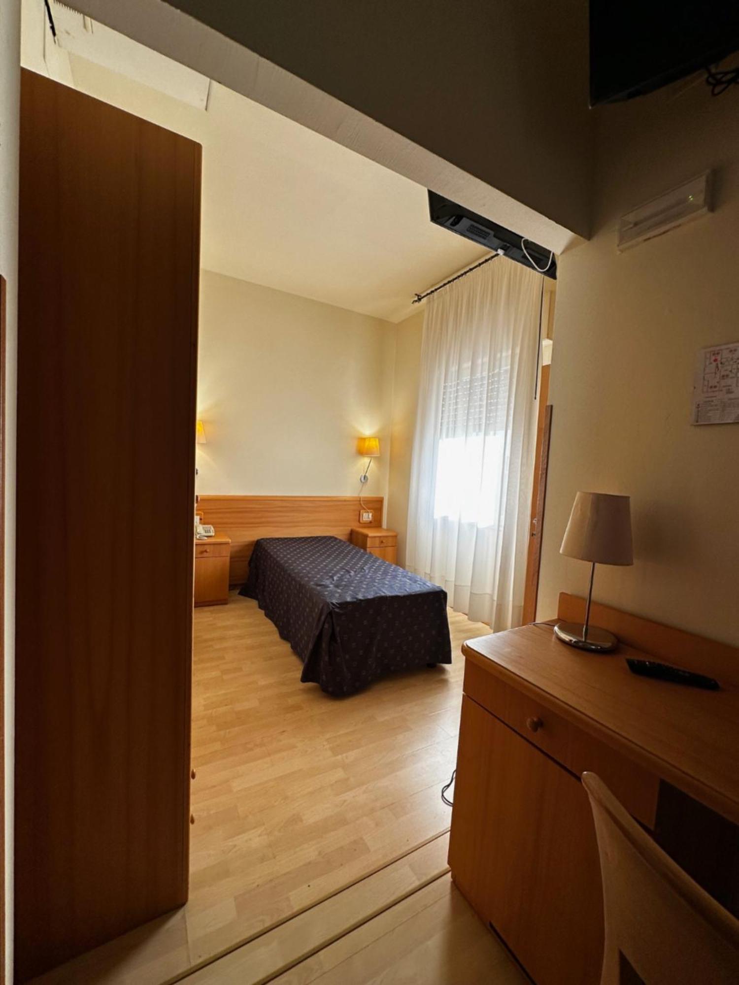 Hotel Ponte Molo Порто Толе Екстериор снимка