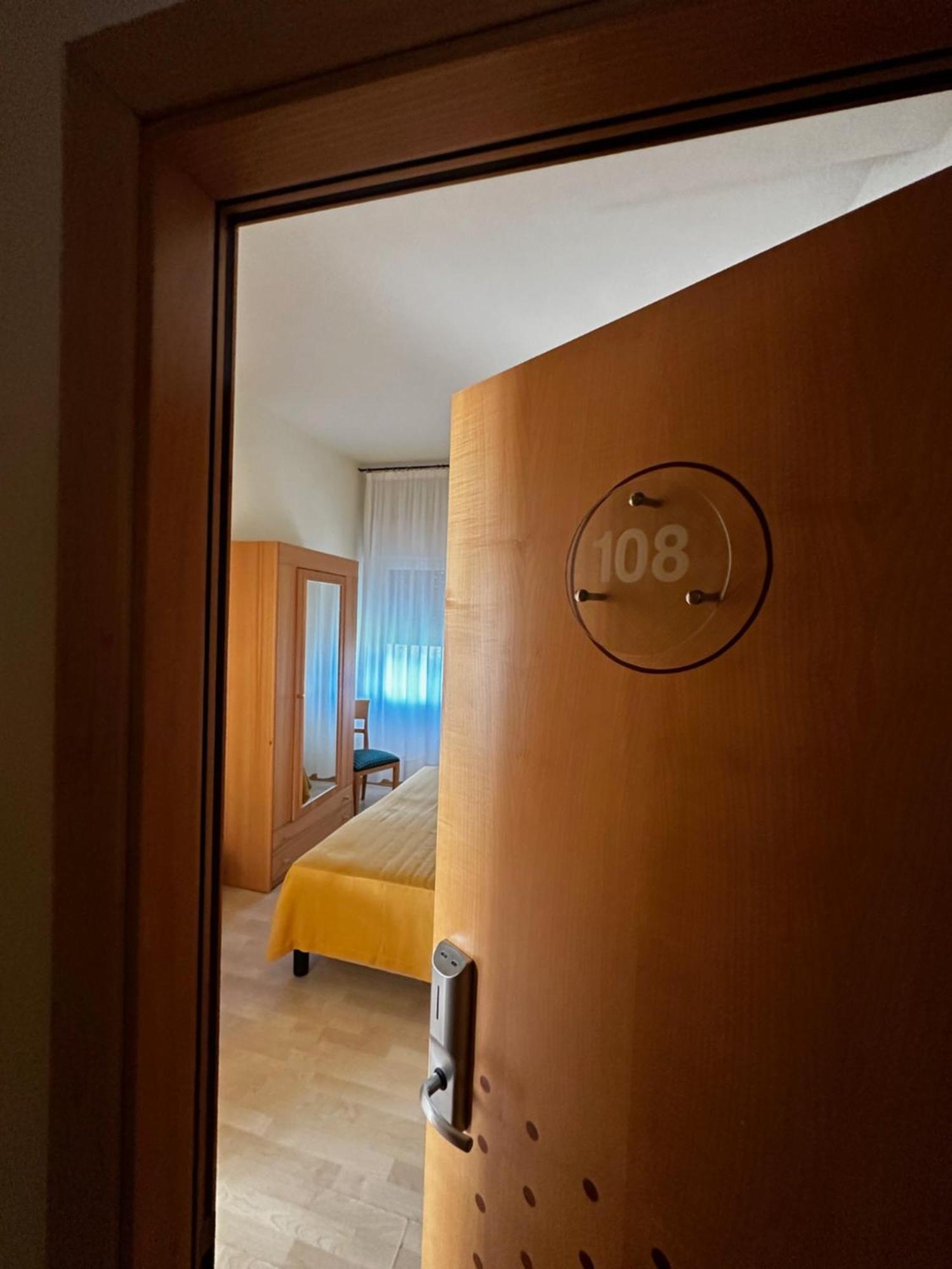 Hotel Ponte Molo Порто Толе Екстериор снимка