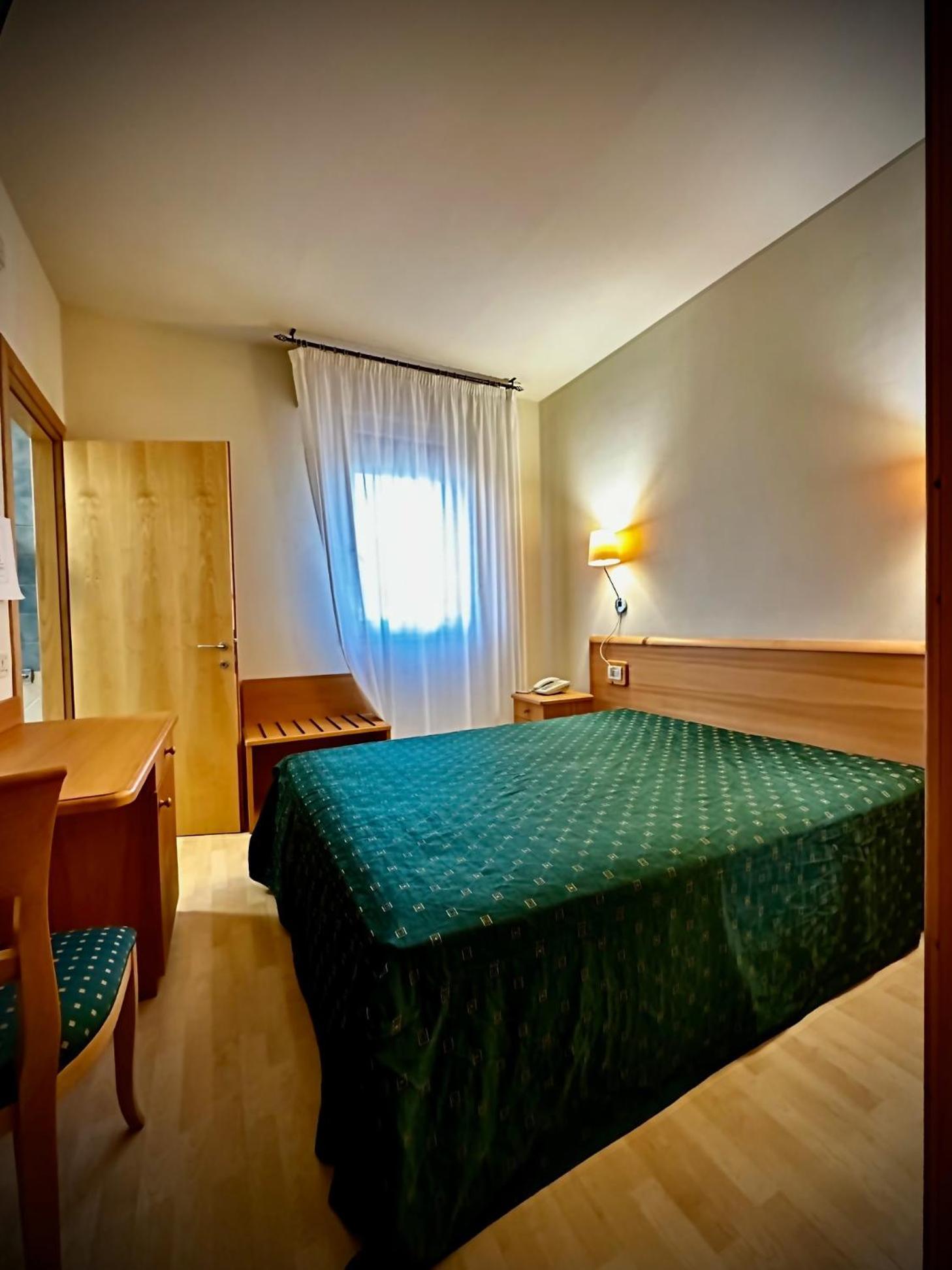 Hotel Ponte Molo Порто Толе Екстериор снимка
