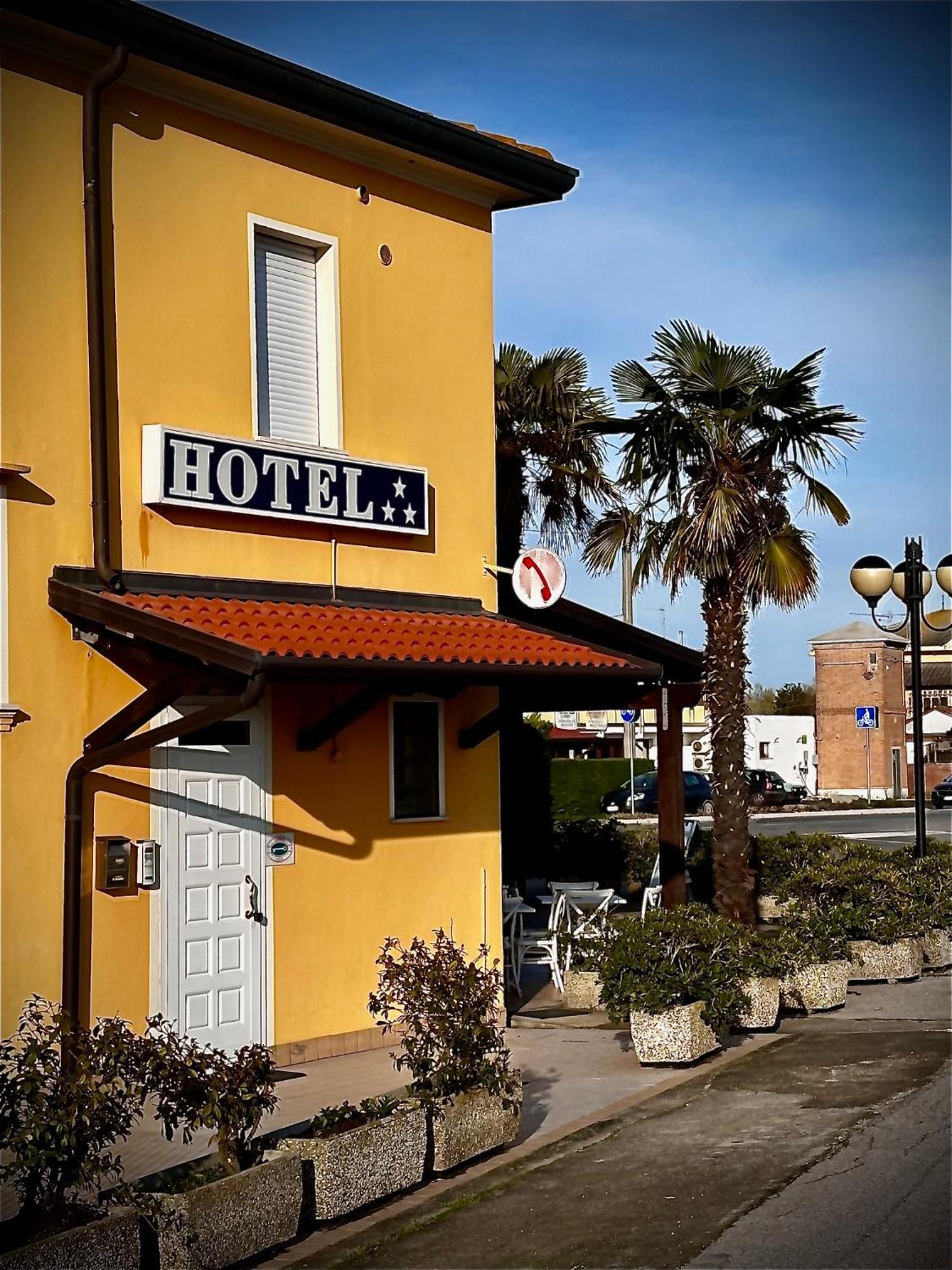 Hotel Ponte Molo Порто Толе Екстериор снимка